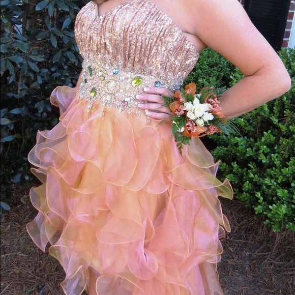 Beautiful high to low prom dress!