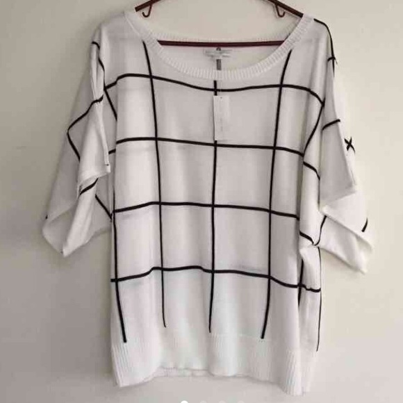 | SOLD | Black & White Shirt | New York & Company