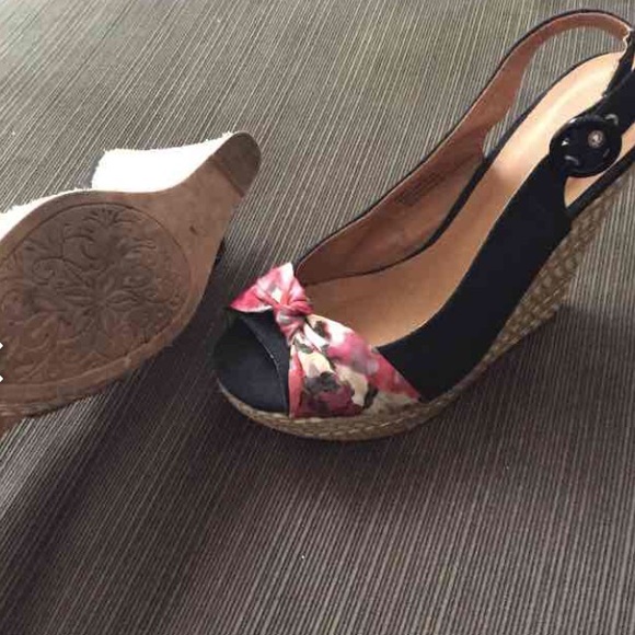 | SOLD | Maurice's Floral Wedges - Picture 4 of 4