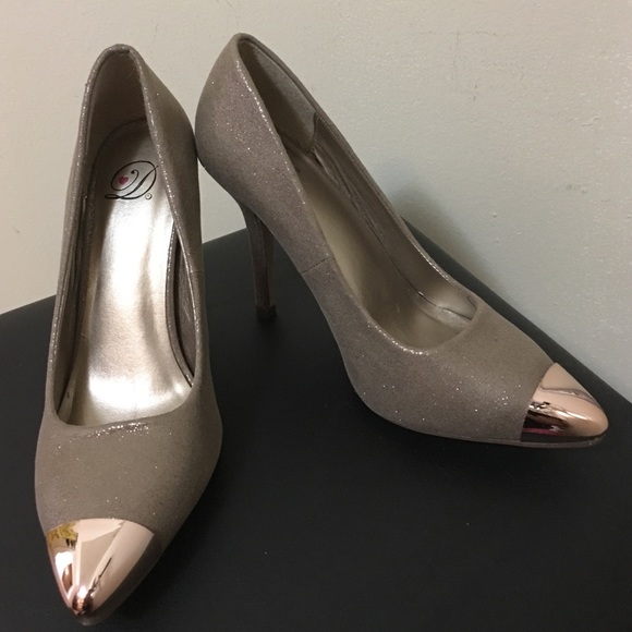 Light Brown/Tan & Gold Tip Heels - 6 1/2