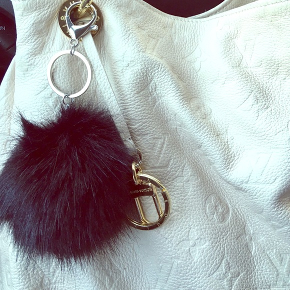 Pom Pom key chain❤️
