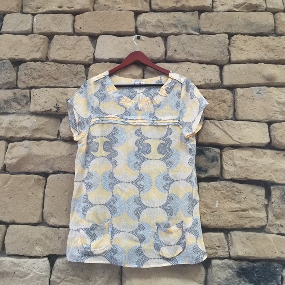 Super cute yellow and grey tee