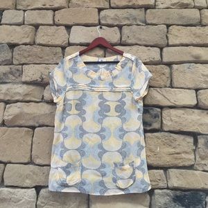 Super cute yellow and grey tee