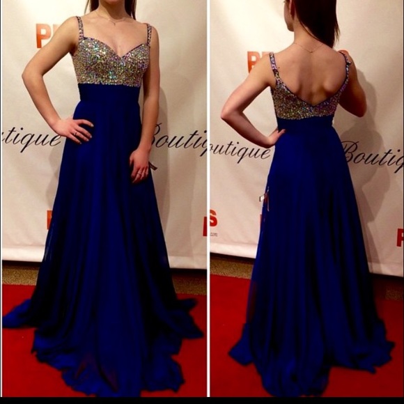 La Femme Prom Dress - Picture 2 of 4