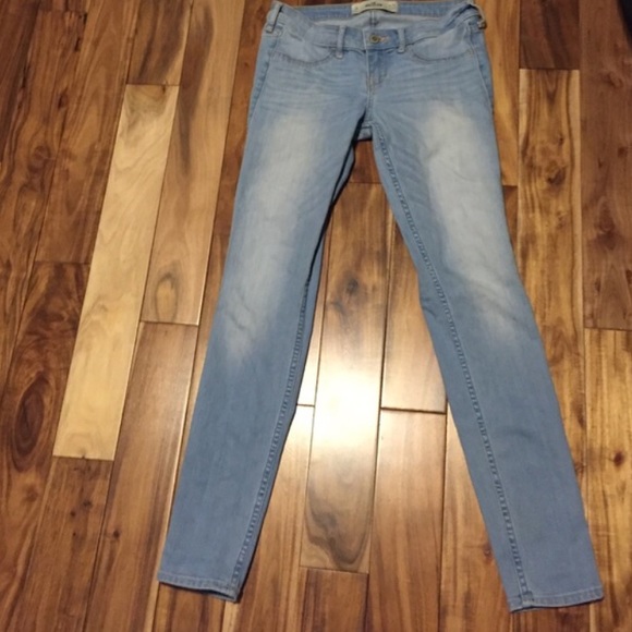 Bundle of 3r Hollister jeans