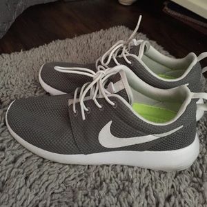 custom made nikes roshes