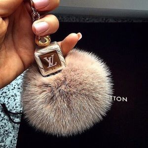 💖ISO💖 LOUIS VUITTON PUFFY CHARM