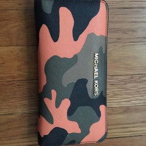 Michael Kors Jet Set Leather Zip Around Wallet