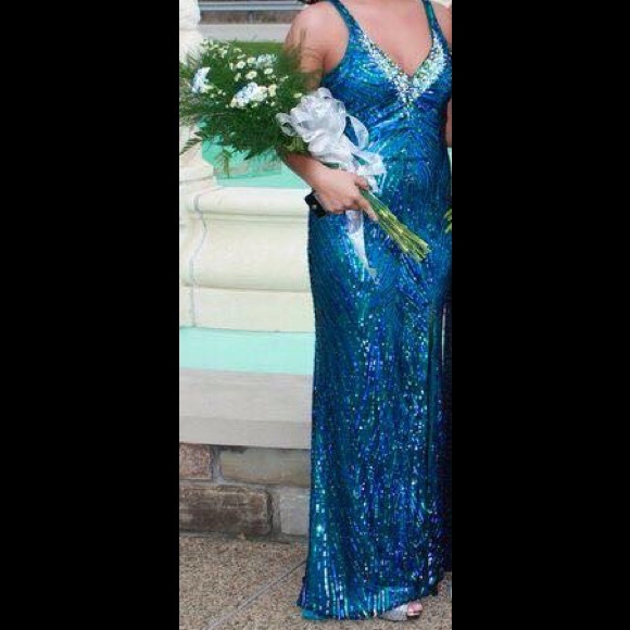 Mac Duggal Prom Dress - Picture 2 of 4