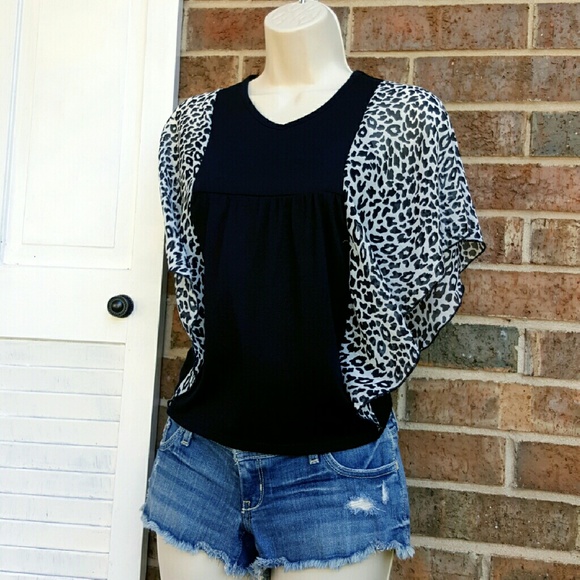 sᴘᴇᴇᴄʜʟᴇss | flutter wing top - Picture 2 of 4