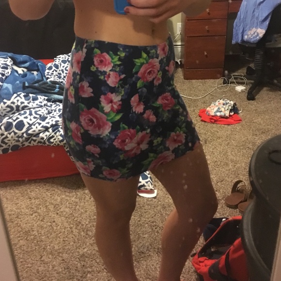 Floral Mini Skirt! - Picture 1 of 4