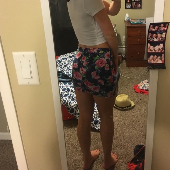 Floral Mini Skirt! - Picture 2 of 4