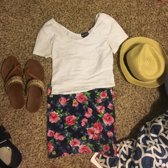 Floral Mini Skirt! - Picture 3 of 4