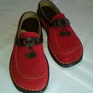 Born Size 8 1/2 Red Loafer shoe.