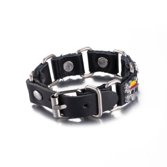 Belt Buckle Bracelet Metallic Skull Accent - Picture 2 of 3