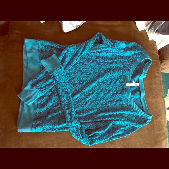 Lace long sleeve top aero