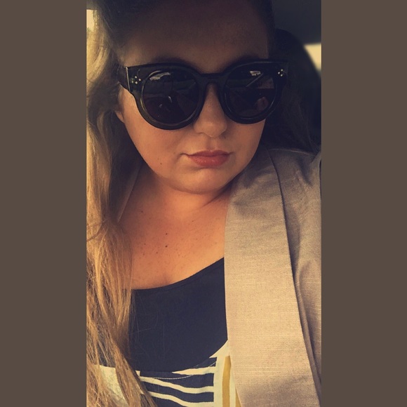 Meet your Posher, Olivia - Picture 1 of 1