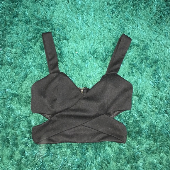 BLACK CUT OUT CROP TOP