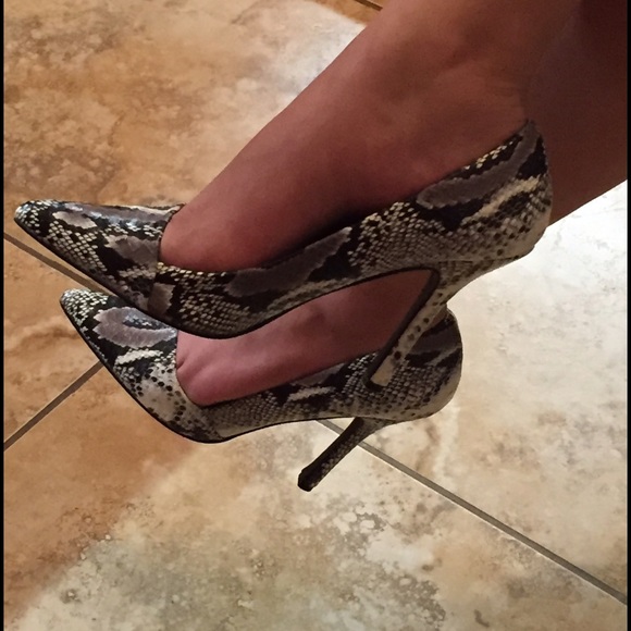 Heels - Picture 2 of 4