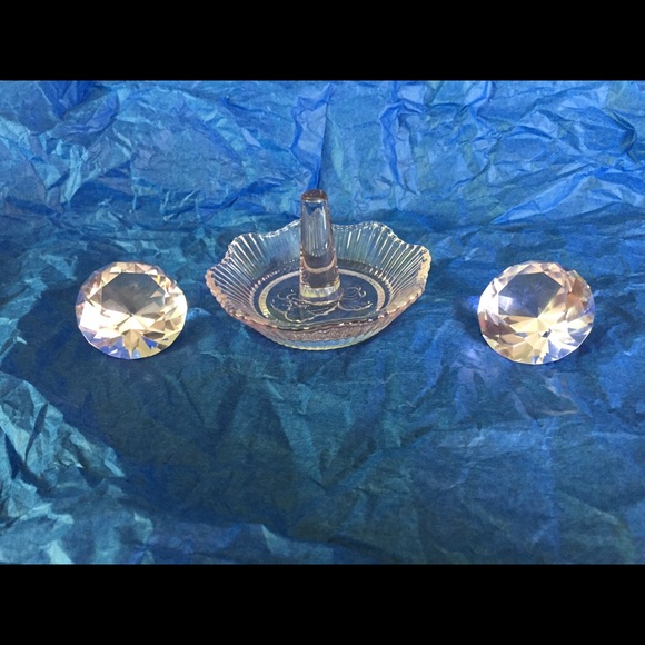 Pink decorative diamond and ring holder set - Picture 1 of 3