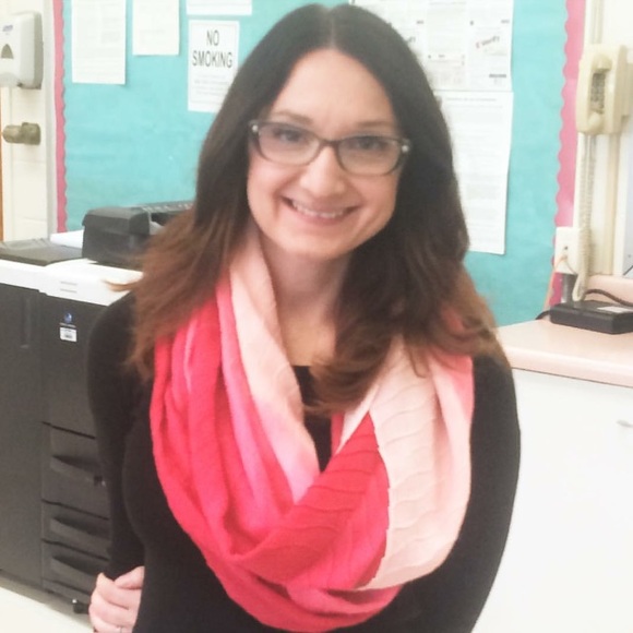 Pink ombré scarf.
