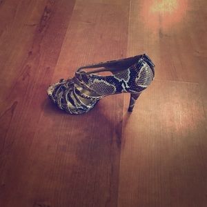 Faux snake skin heels- size 8M
