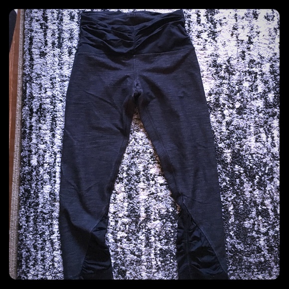 Lulu stretch capri 20% Off w Bundle!