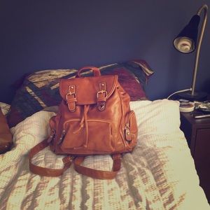🌟Final SALE🌟Cute tan faux leather backpack