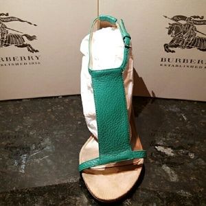 Authentic NIB Burberry Taylor size 39