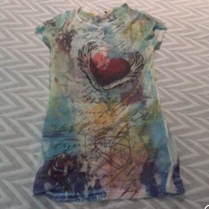 Form fitting heart short sleeve tee-shirt