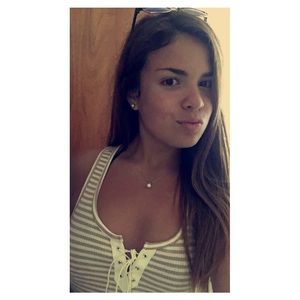 Meet your Posher, Alejandra