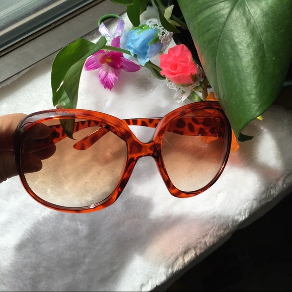 Brand New Sunglass - Picture 3 of 3