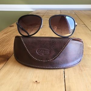 Women's Fossil aviator sunglasses in matte black