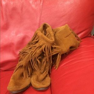 Minnetonka fringe boots