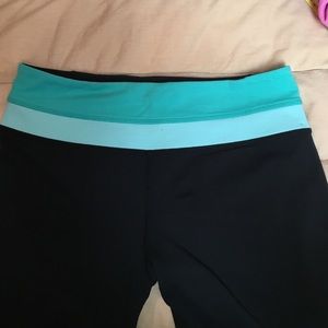 Sz 6 reversible lulu lemon groovy pants.