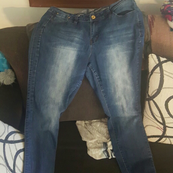 Butt enhanced plus size skinny jeans