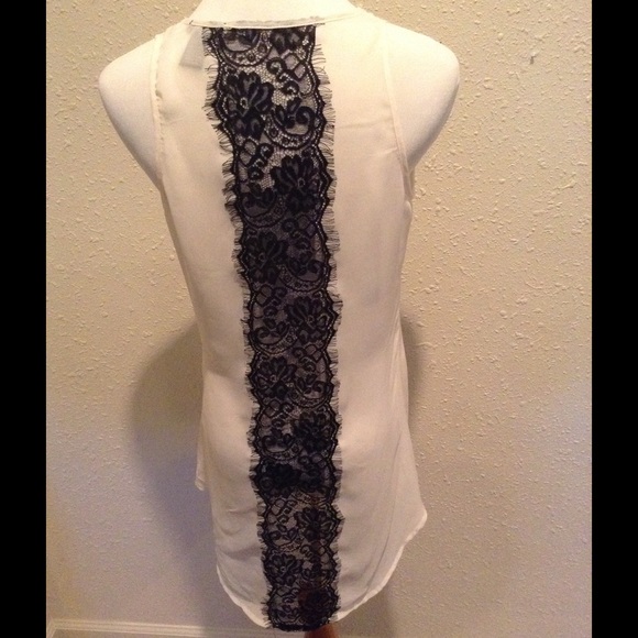 Top from Hot topic - Picture 3 of 3