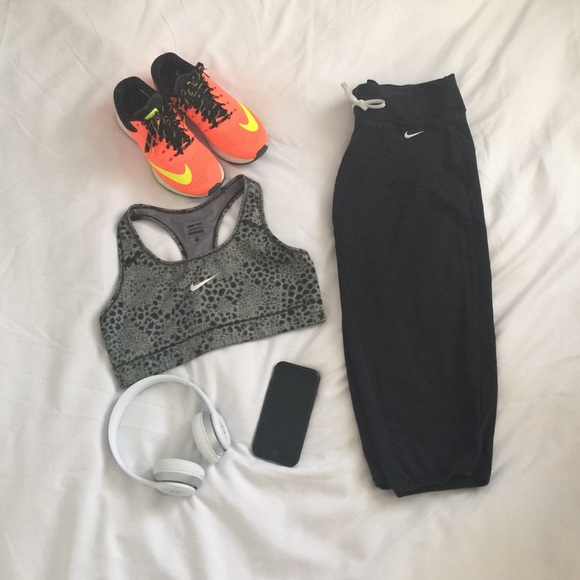 Nike Dri Fit gartered capris