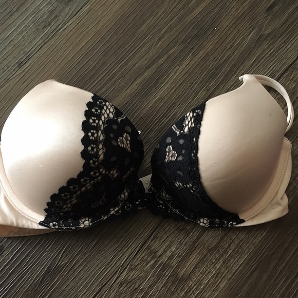 Pretty lacy push-up bra - Picture 1 of 2