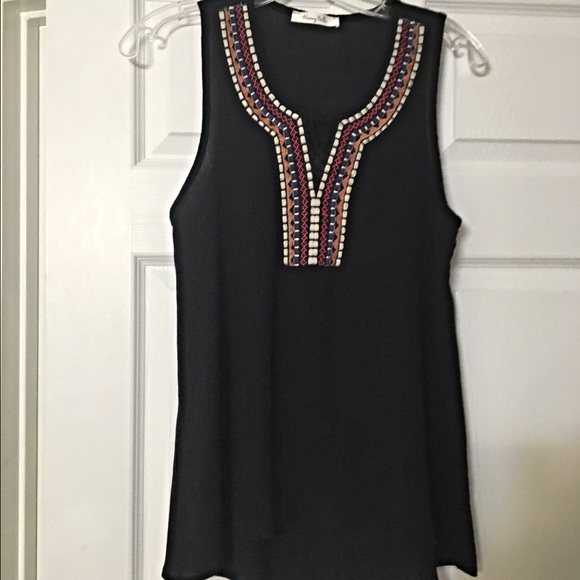 Gorgeous embroidered black tank with keyhole! - Picture 3 of 3