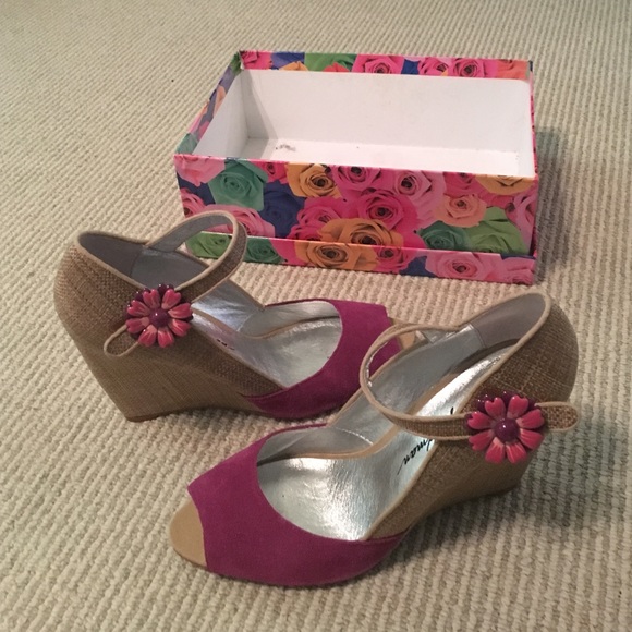 Beverly Feldmam "Sunnyside" wedge- with flower!