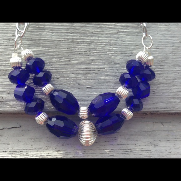 Necklace and earring set