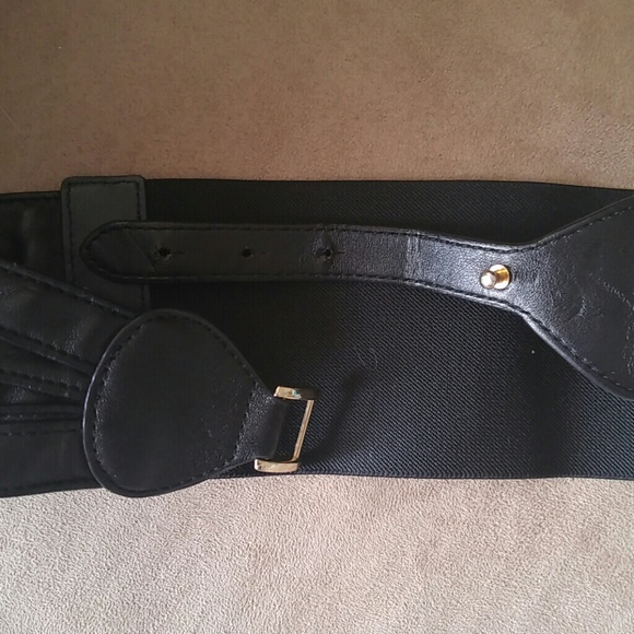 Black leather Vera Wang belt NWOT - Picture 2 of 4