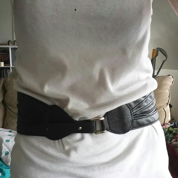 Black leather Vera Wang belt NWOT - Picture 4 of 4