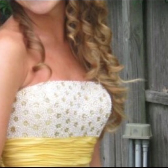 Beautiful Jovani yellow prom dress w/pearl detail