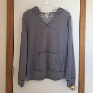 Light hooded pullover