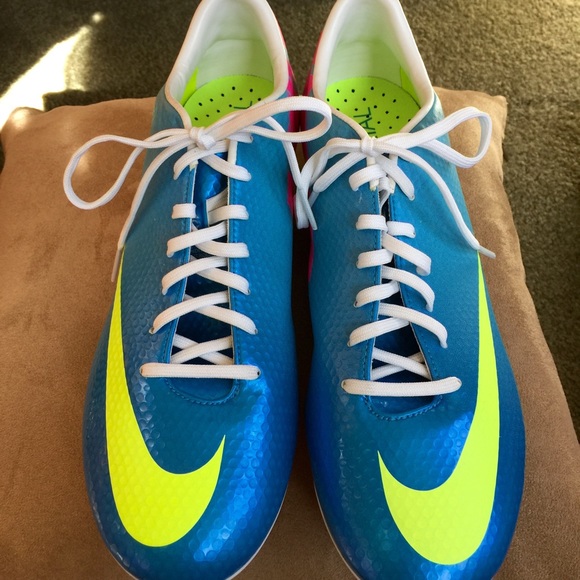 NIKE Women's Mercurial Soccer Cleats Blue NWOT.