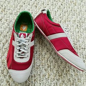 Cushe Womens VINYL SLEEVE sneakers in red/gray