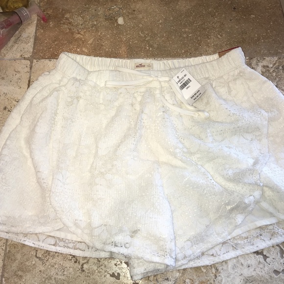 Hollister white lace flowy shorts (brand new)