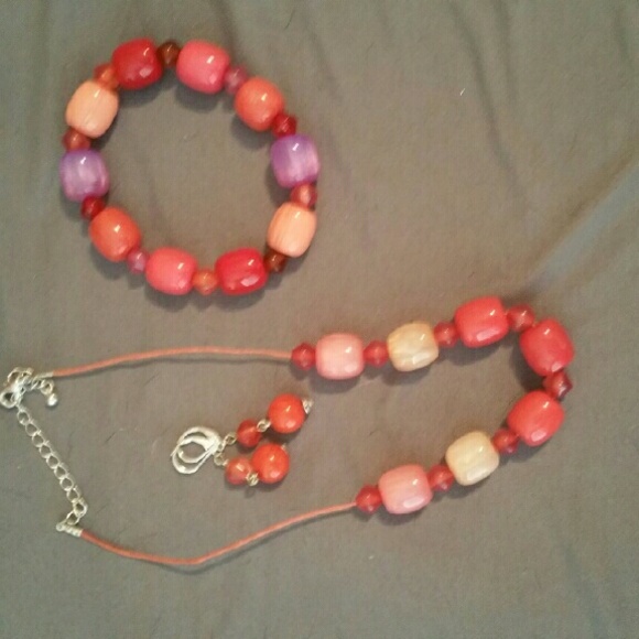 Necklace, bracelet and earring set